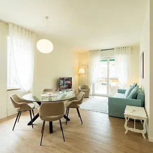  Apartment Domus - Ampia Residenza Filippini A Pochi Passi Dall'arena Italy